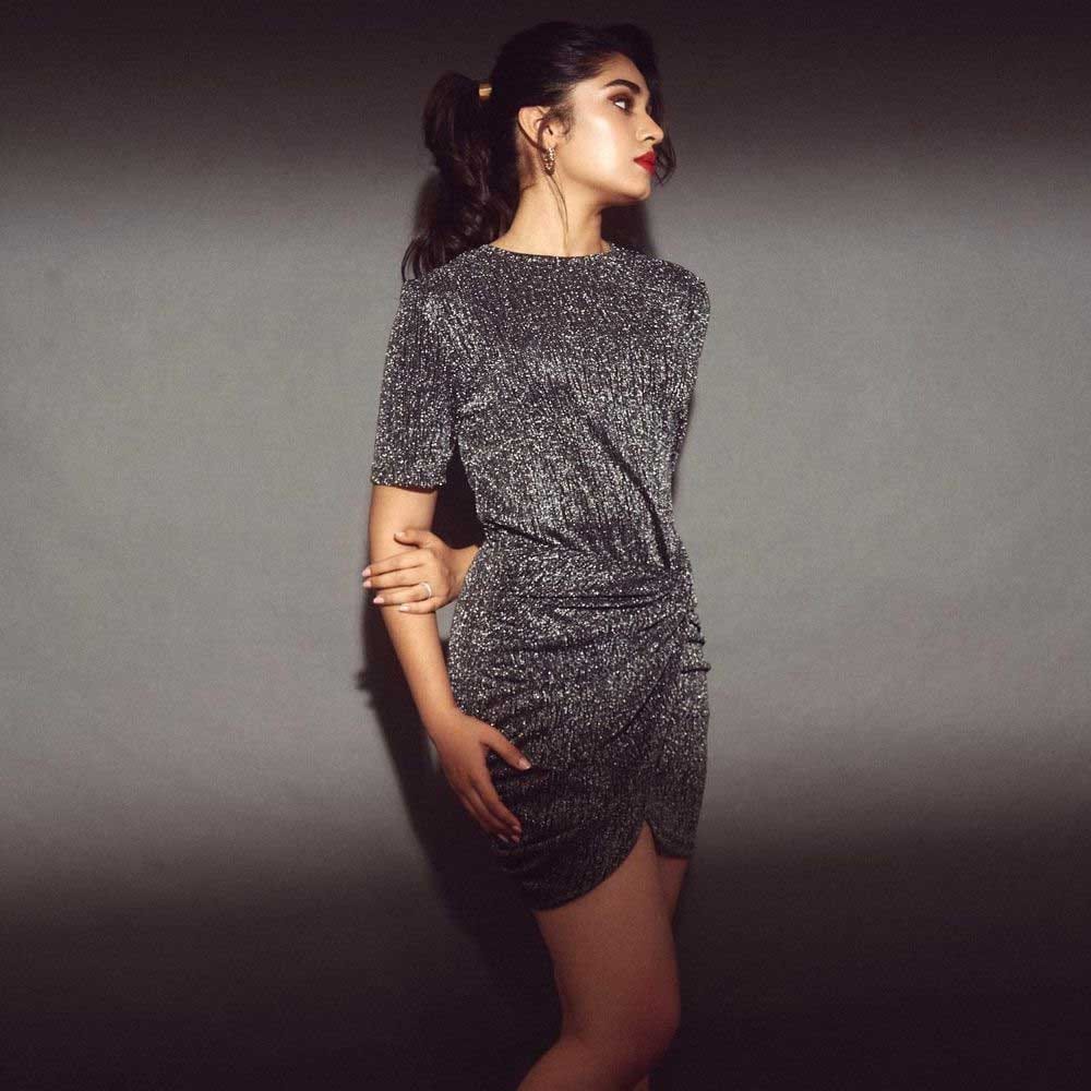 తెలుగులోనే కాకుండా తమిళం, మలయాళంలోనూ అవకాశాలు అందుకుంటుంది కృతి శెట్టి. ప్రస్తుతం ఈ బ్యూటీ చేతిలో కేవలం ఒక్క సినిమా మాత్రమే ఉంది. 