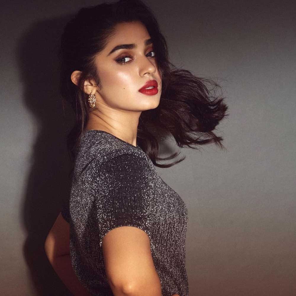 గ్లామర్ డోస్ పెంచుతోన్న బేబమ్మ.. కృతి శెట్టి లేటేస్ట్ క్రేజీ ఫోటోస్ వైరల్.. 