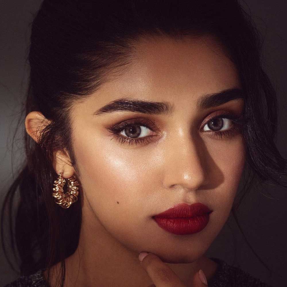 శ్యామ్ సింగరాయ్, బంగర్రాజు చిత్రాలతో హిట్స్ అందుకున్న ఈ బ్యూటీ.. ఆ తర్వాత వరుసగా ప్లాపులను ఖాతాలో వేసుకుంది. 