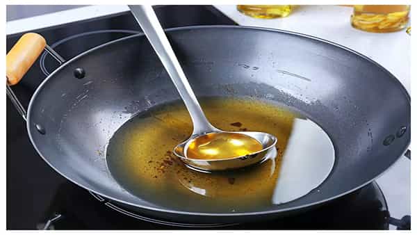 Kitchen Hacks: ఒకసారి ఉపయోగించిన నూనెను పడేస్తున్నారా.. ఇలా చేస్తే చాలా డబ్బు ఆదా..
