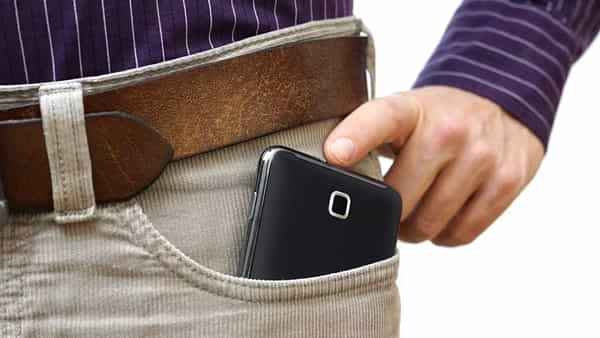 Smart phone: మొబైల్ను ప్యాంట్ జేబులో పెట్టుకుంటున్నారా.? మీకు పిల్లలు పుట్టకపోవచ్చు జాగ్రత్త..