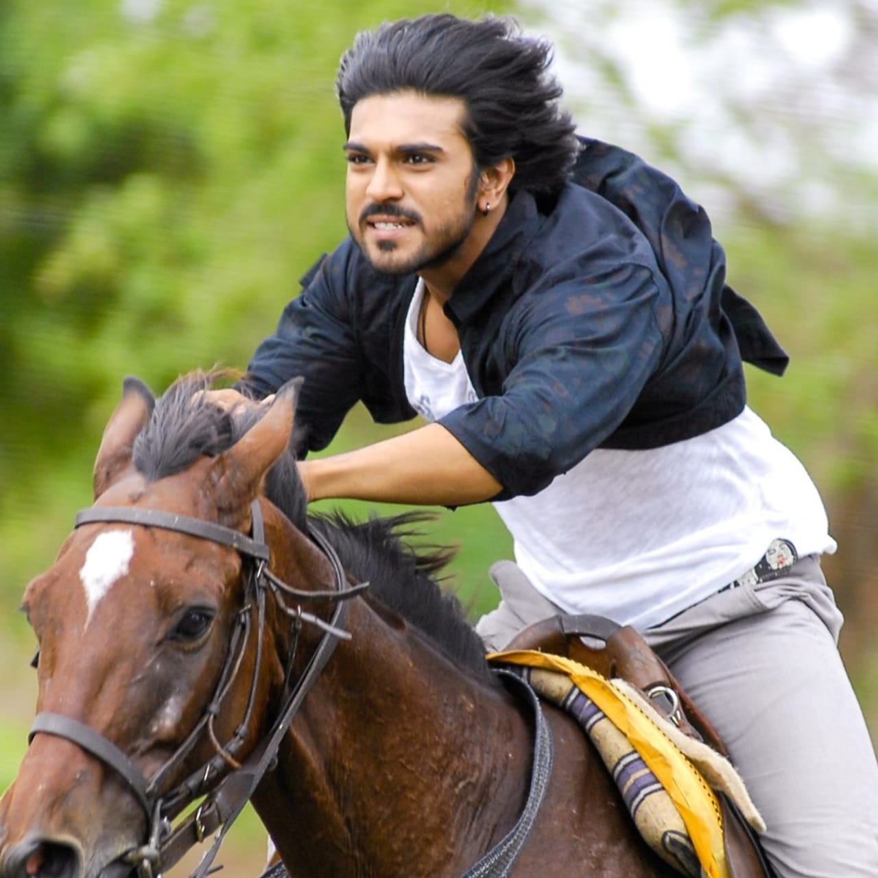 అప్పటిదాకా ఉన్న ట్రాక్ని ఉన్నట్టుండి కొత్త ఒరవడిలో నడిపించిన వారిని ట్రెండ్ సెట్టర్ అంటారు. అలా నేషనల్ అవార్డుల విషయంలో ట్రెండ్ సెట్టర్గా నిలిచింది మగధీర. అప్పటిదాకా జాతీయ అవార్డులు వచ్చిన ప్రతిసారీ ఉత్తమ ప్రాంతీయ సినిమాగా ఏ సినిమా సెలక్ట్ అయిందన్నదే మన వాళ్లకు క్యూరియాసిటీ కలిగించిన విషయం. కానీ మగధీర ఆ థాట్ప్రాసెస్ని మార్చేసింది.