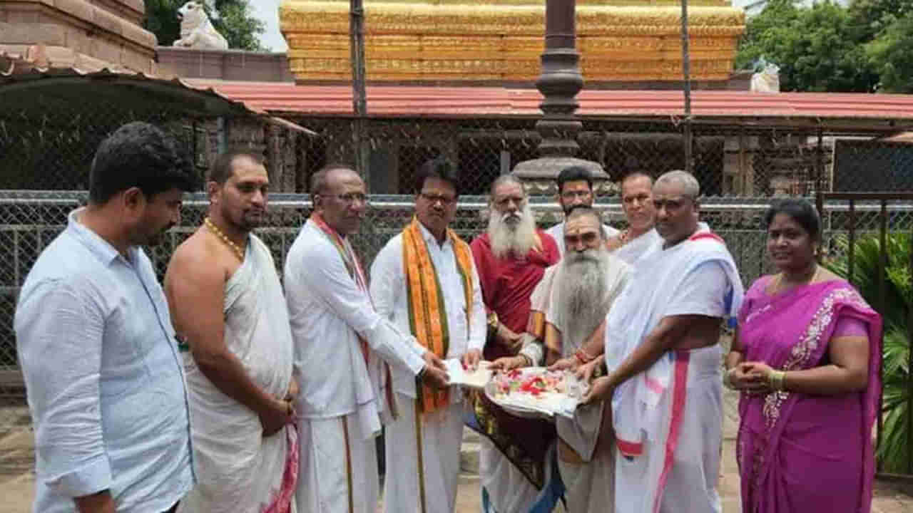 Srisailam Temple: మల్లన్న తలపాగా వస్త్రం, రుద్రాక్షల విక్రయాలు ప్రారంభం.. పంచముఖి, త్రిముఖి రుద్రాక్షలు భక్తులకు అందుబాటులోకి