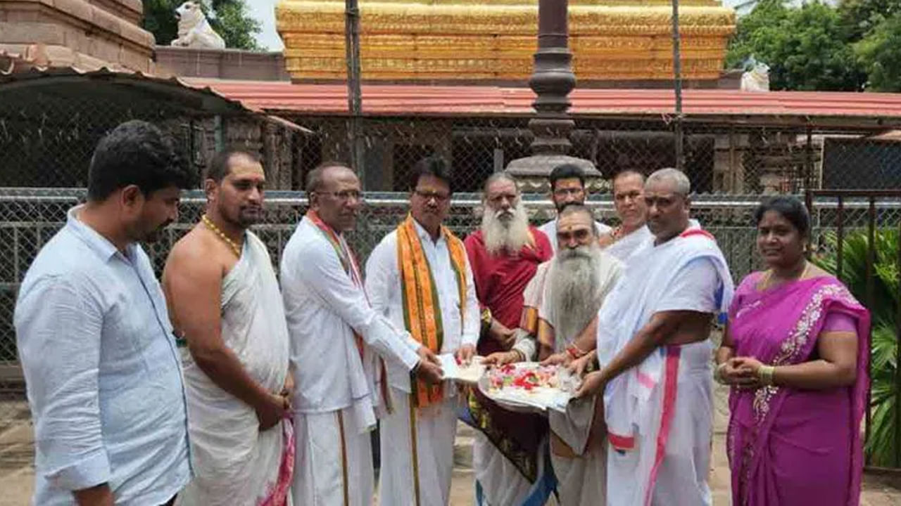 Srisailam Temple: మల్లన్న తలపాగా వస్త్రం, రుద్రాక్షల విక్రయాలు ప్రారంభం.. పంచముఖి, త్రిముఖి రుద్రాక్షలు భక్తులకు అందుబాటులోకి