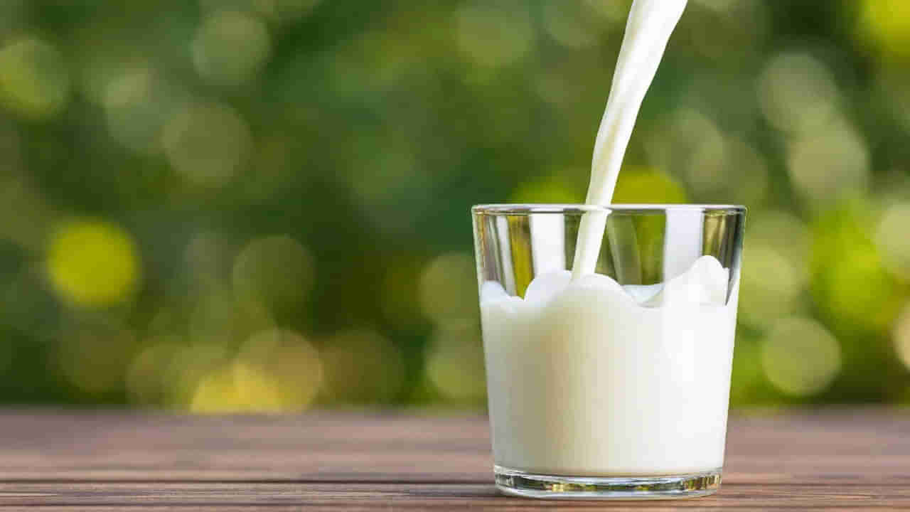 Milk Side Effects: పాలు ఎక్కువగా తాగితే ఇన్ని సమస్యలు వస్తాయా?