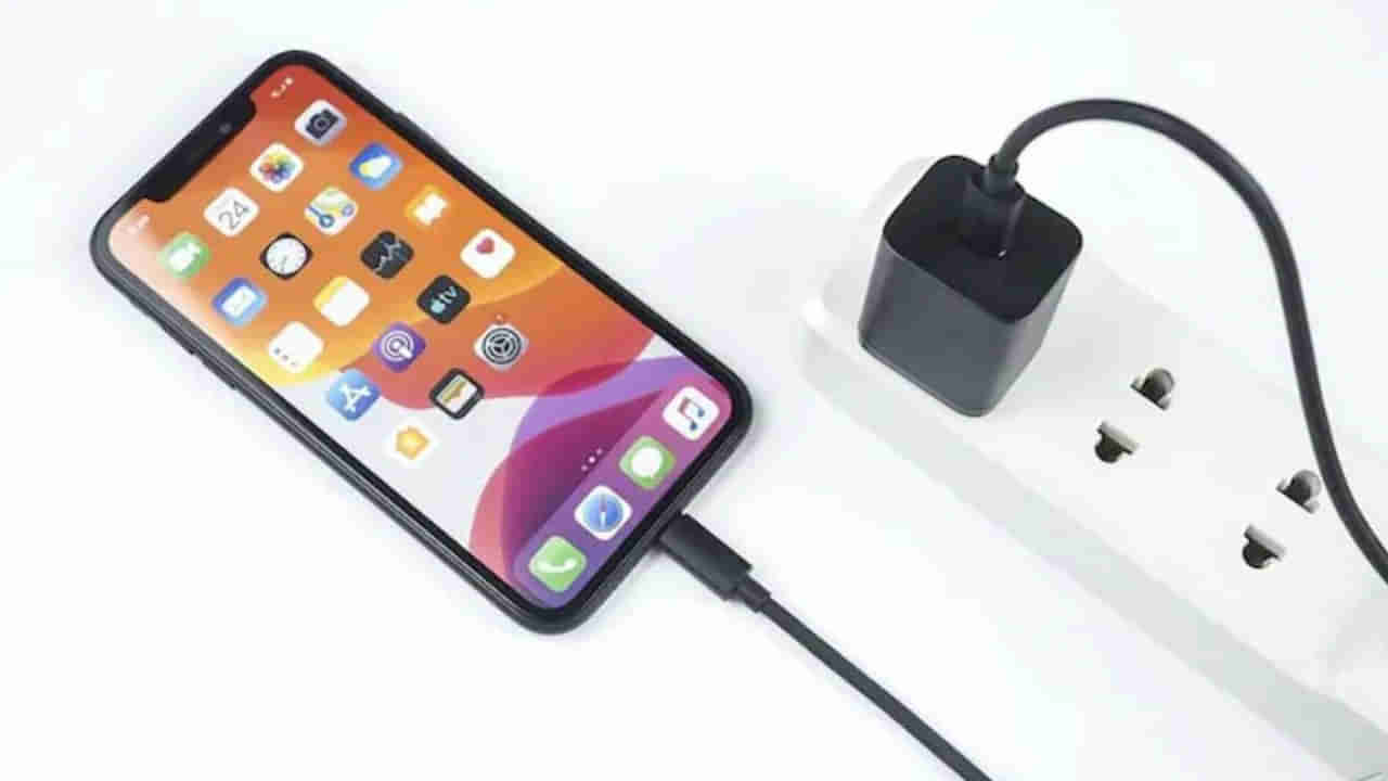 Mobile Charging Tips: ఫోన్ ఛార్జింగ్ చేయాలా.. ఇలాంటి జాగ్రత్తలు తీసుకోకుండా చేస్తే మాత్రం..