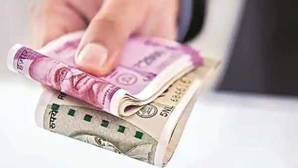 Fixed Deposit: సీనియర్ సిటిజన్లకు బంపర్ ఆఫర్.. ఈ నాలుగు బ్యాంకుల్లో ఫిక్స్డ్ డిపాజిట్ రేట్ల పెంపు.. ఎంత వరకు అంటే..