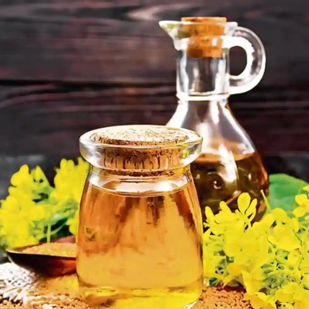 ఆవనూనెలో మోనోఅన్‌శాచురేటెడ్, పాలీఅన్‌శాచురేటెడ్ ఫ్యాటీ యాసిడ్స్  ఒమేగా-3, ఒమేగా-6 ఫ్యాటీ యాసిడ్స్ పుష్కలంగా ఉన్నాయి. మస్టర్డ్ ఆయిల్‌లో క్యాన్సర్‌ను నిరోధించే గుణాలు కూడా ఉన్నాయి. దీంతో వండిన ఆహారాలు దాని రుచిని పెంచుతాయని వివిధ పోషకాహార నిపుణులు పేర్కొంటున్నారు.