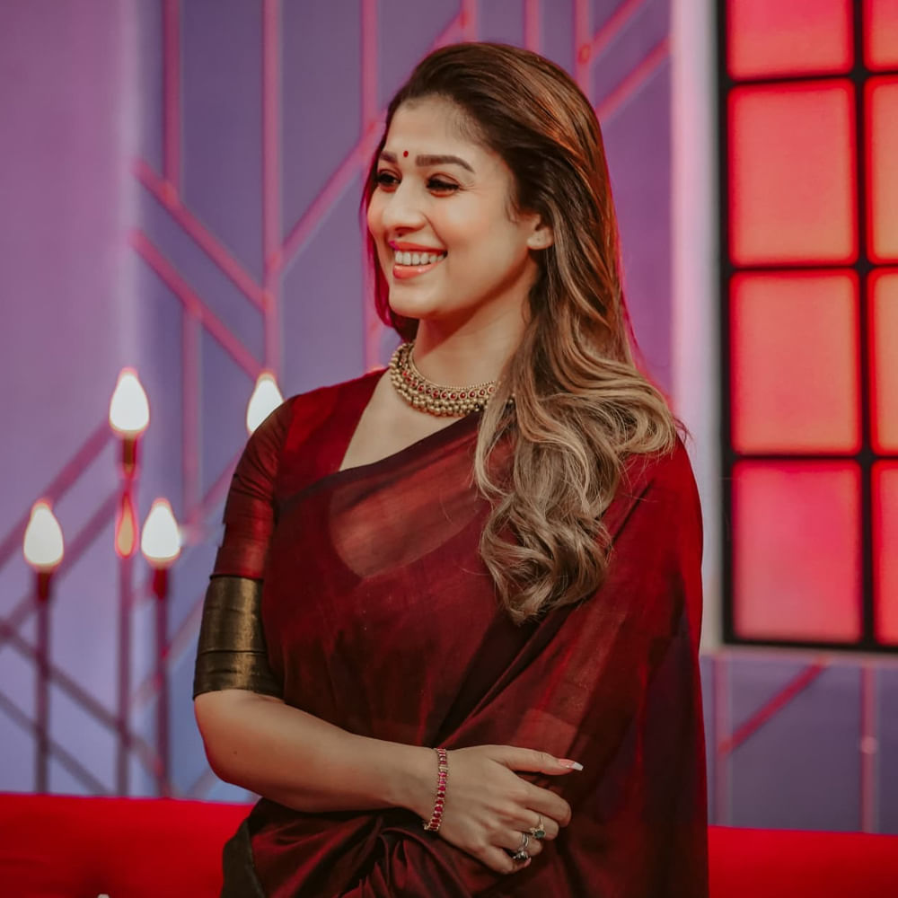 Nayanthara: తన కుటుంబంతో కలిసి ఓనమ్‌ పర్వదినాన్ని జరుపుకున్నారు నయనతార. సాంప్రదాయ పద్ధతిలో ఓనమ్‌ని నిర్వహించుకున్నారు. భర్త విఘ్నేష్‌ శివన్‌తో పాటు, ఇద్దరు కొడుకులతో తీసుకున్న ఫొటోలు షేర్‌ చేశారు. ఆమె నటించిన జవాన్‌ సెప్టెంబర్‌ 7న విడుదల కానుంది. తొలిసారి హిందీ సినిమా చేశారు నయన్‌. 
