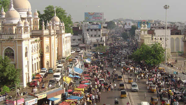 Hyderabad: రాజకీయాల వైపు చూస్తున్న పాతబస్తీ రౌడీలు.. పార్టీ టికెట్ల కోసం ఆరాటం