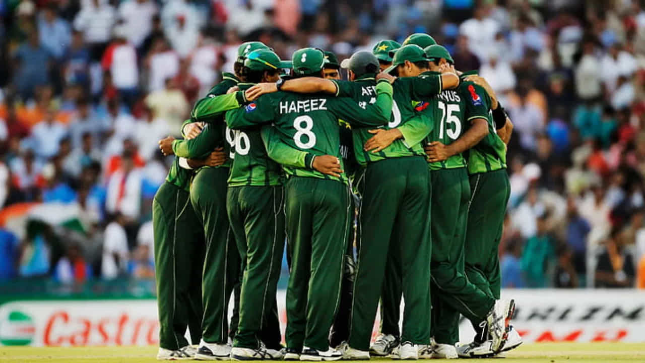 ICC ODI Ranking: ఆఫ్ఘనిస్తాన్తో జరిగిన మూడు వన్డేల సిరీస్ను 2-0తో కైవసం చేసుకున్న పాకిస్థాన్ పురుషుల క్రికెట్ జట్టు ICC వన్డే టీమ్ ర్యాంకింగ్స్లో No.1 స్థానానికి మరో అడుగు దూరంలో నిలిచింది.
