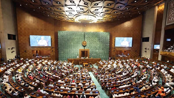 Parliament Monsoon Session: పార్లమెంట్కు తప్పనిసరిగా హాజరుకావాలి.. ఎంపీలకు విప్ జారీ చేసిన పార్టీలు.. కారణం ఇదే..