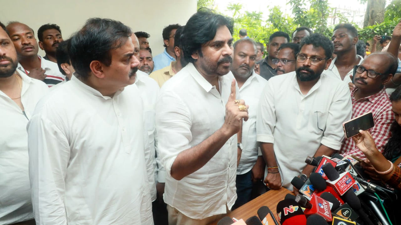 Pawan Kalyan: 'వాళ్లు క్షేత్రస్థాయిలో రెచ్చిపోతున్నారు'.. ఏపీ ప్రభుత్వంపై  పవన్ కళ్యాణ్ సంచలన వ్యాఖ్యలు.. - Telugu News | Janasena President Pawan  Kalyan Sensational Comments on ...