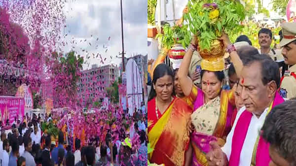 Pochamma Temple: పోచారంలో వైభవంగా విగ్రహ ప్రతిష్ఠాపన పూజలు.. అమ్మవార్లకు బంగారు బోనం సమర్పించిన కవిత.. హెలీక్యాప్టర్తో పూల వర్షం