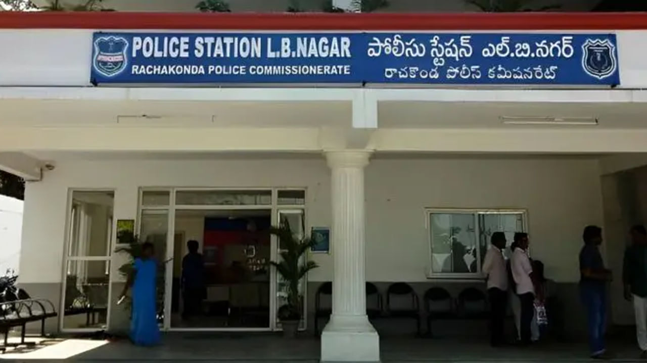 Telangana: గిరిజన మహిళ దాడి ఘటనలో పోలీసులకు కొత్త తలనొప్పులు