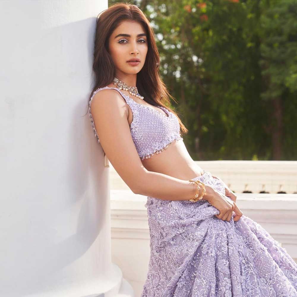 ఈ మధ్య కాలంలో పూజ నటించిన సినిమాలన్నీ బాక్సాఫీస్ దగ్గర బోల్తాకొట్టాయి. దాంతో ఈ అమ్మడిని ఐరెన్ లెగ్ అని కూడా ట్రోల్ చేశారు.