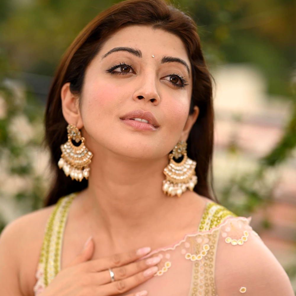 ఈ సినిమా కంటే ముందు కన్నడ ఇండస్ట్రీలో పోకిరి అనే సినిమాలో నటించింది. ఆతర్వాత తెలుగులోకి ఎంట్రీ ఇచ్చి వరస అవకాశాలను అనుకుంది.