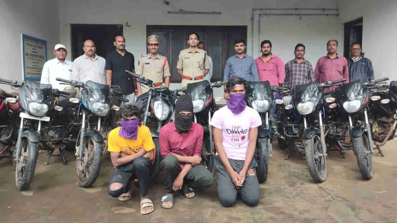 Andhra Pradesh: పల్సర్ బైకులపై మోజు.. అదే పనిగా పెట్టుకున్న కేటుగాళ్లు.. చివరకు ఏం జరిగిందో తెలుసా..?