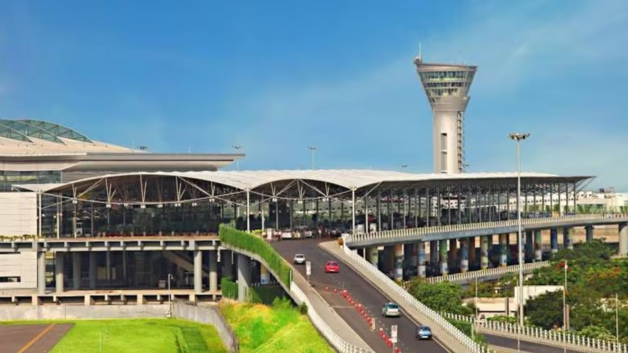 Shamshabad Airport: శంషాబాద్ ఎయిర్‌పోర్టుకు బాంబ్ బెదిరింపు.. అలర్ట్ అయిన సెక్యూరిటీ సిబ్బంది..