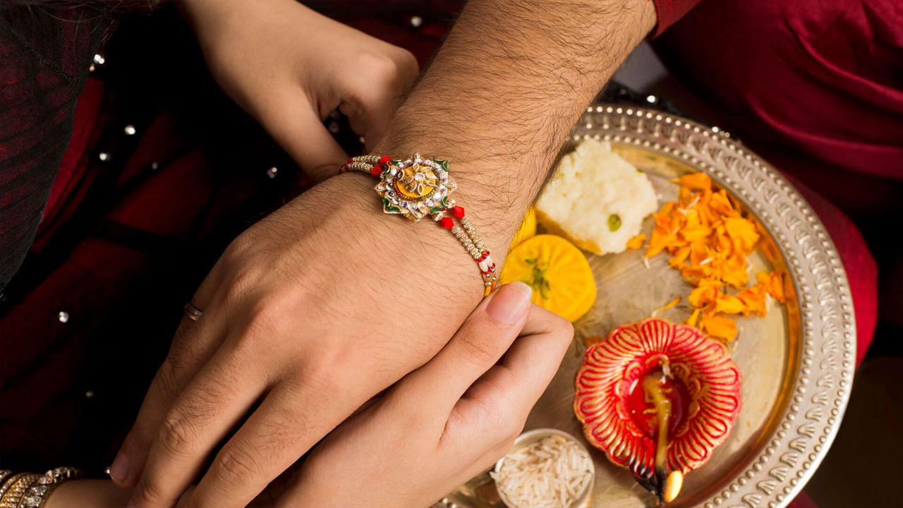 Rakhi Festival: భద్ర నీడలో రాఖీ.. శుభ సమయం ఎప్పుడంటే.. రాఖీ తీసిన తర్వాత ఏమి చెయ్యాలో తెలుసా..