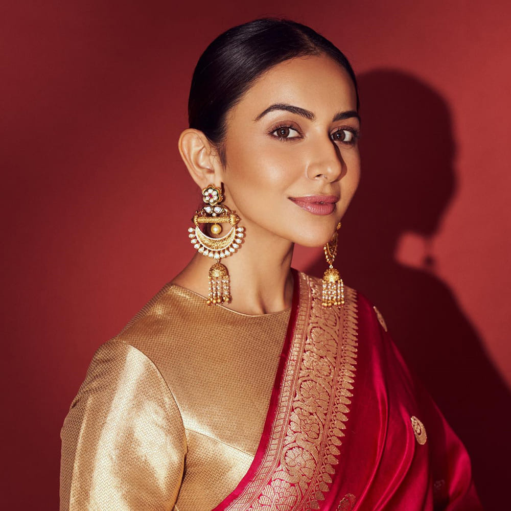 రకుల్‌ ప్రీత్‌ సింగ్‌ తెలుగుకి దూరమైంది అనే చెప్పాలి. ఆమె చివరగా వైష్ణవ్‌ తేజ్‌ హీరోగా క్రిష్‌ రూపొందించిన `కొండపొలం` చిత్రంలో నటించింది. ఈ సినిమాకిలో `ధమ్‌ ధమ్‌ ధమ్‌` పాటకి జాతీయ అవార్డు కూడా వచ్చింది. 