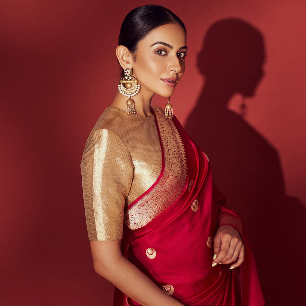 `కొండపొలం` తర్వాత బాలీవుడ్‌కి సినిమాలు చేస్తూ తెలుగులో సినిమాలు తగ్గించింది. టాలీవుడ్ మేకర్స్ కూడా రకుల్ ను లైట్‌ తీసుకుంటున్నారు. అయితే హిందీలో `దే దే ప్యార్‌ దే` చిత్రం తర్వాత నుండి అక్కడ వరుసగా ఆఫర్లని అందుకుంది. వచ్చిన ప్రతి ఛాన్స్ ను మిస్ చేసుకోకుండా అన్ని చిత్రాల్లో నటించింది.