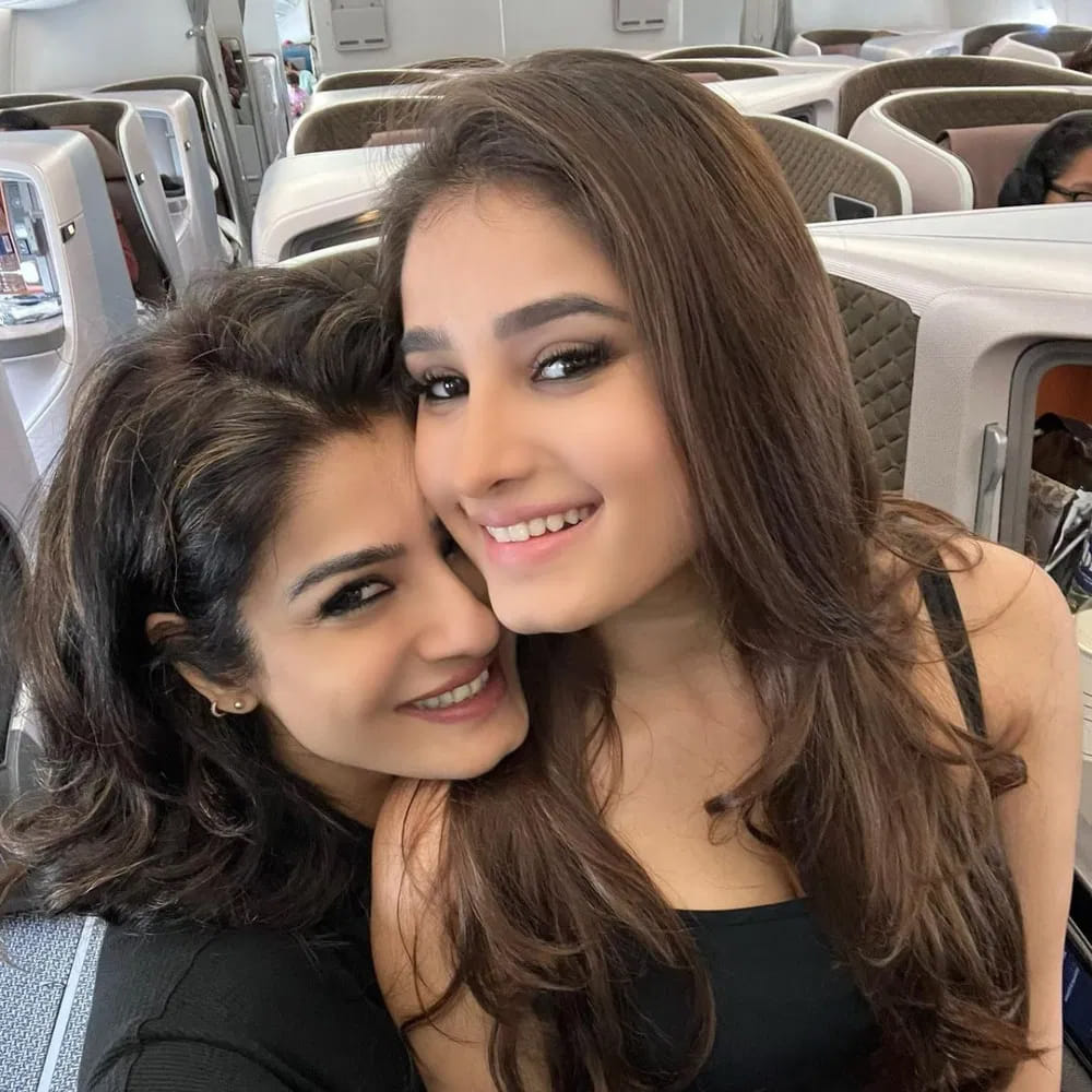 తెలుగు ప్రేక్షకులకు ఈ ముద్దుగుమ్మ పరిచయమే. బాలకృష్ణ బంగారు బుల్లోడు, నాగార్జున ఆకాశవీధిలో తదితర సినిమాల్లో నటించింది. ఇక గతేడాది విడుదలైన కేజీఎఫ్‌ 2 సినిమాతో పాన్‌ ఇండియా స్టార్‌గా మారిపోయింది.