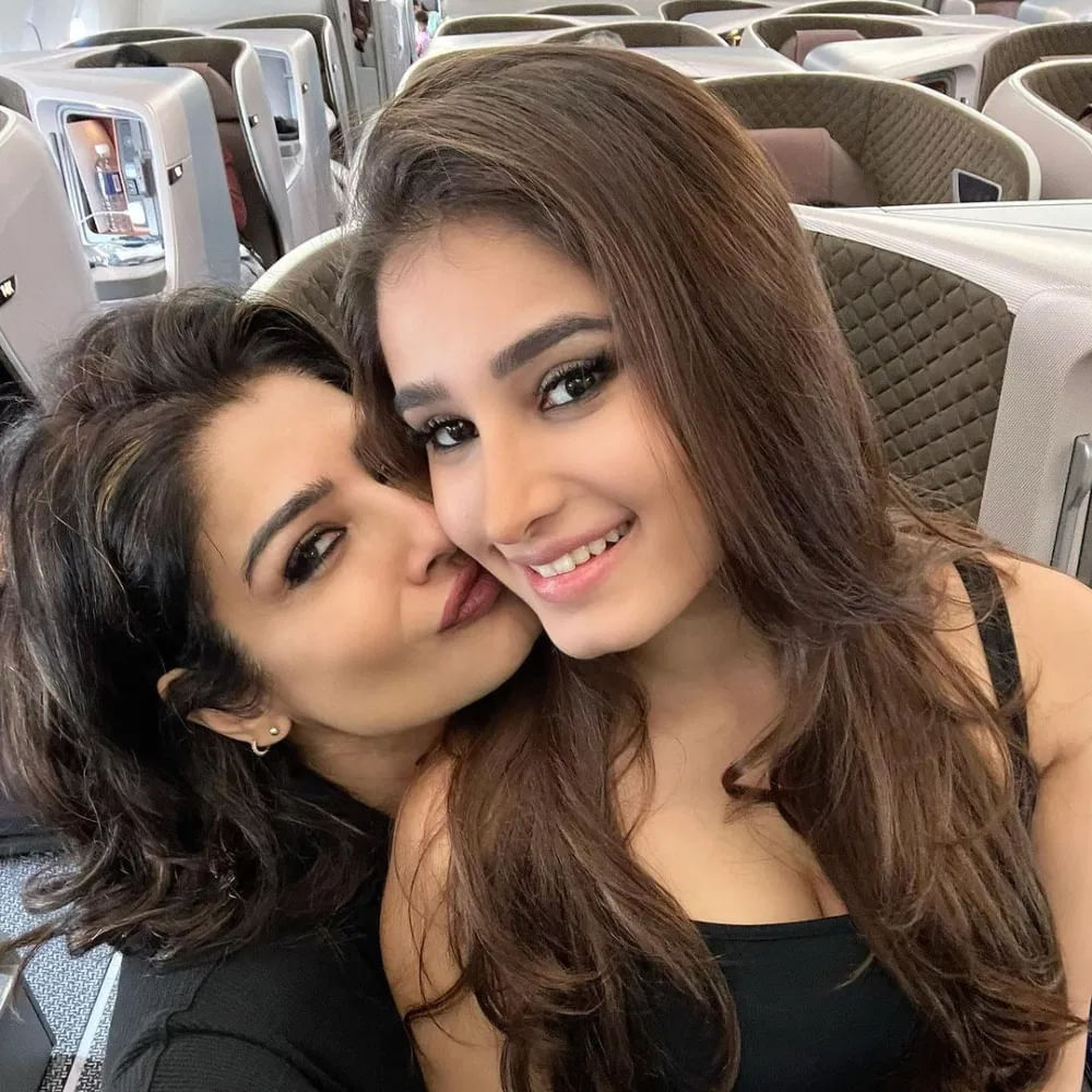 ఇందులో రవీనా పోషించిన రమీకా సేన్‌ పాత్రకు పలువురి ప్రశంసలు దక్కాయి. ప్రస్తుతం పలు హిందీ, సౌత్ సినిమాల్లో నటిస్తూ బిజిబిజీగా ఉంటోందీ అందాల తార.  సినిమాల సంగతి పక్కన పెడితే సోషల్‌ మీడియాలోనూ ఫుల్‌ యాక్టివ్‌గా ఉంటుందీ అందాల తార.