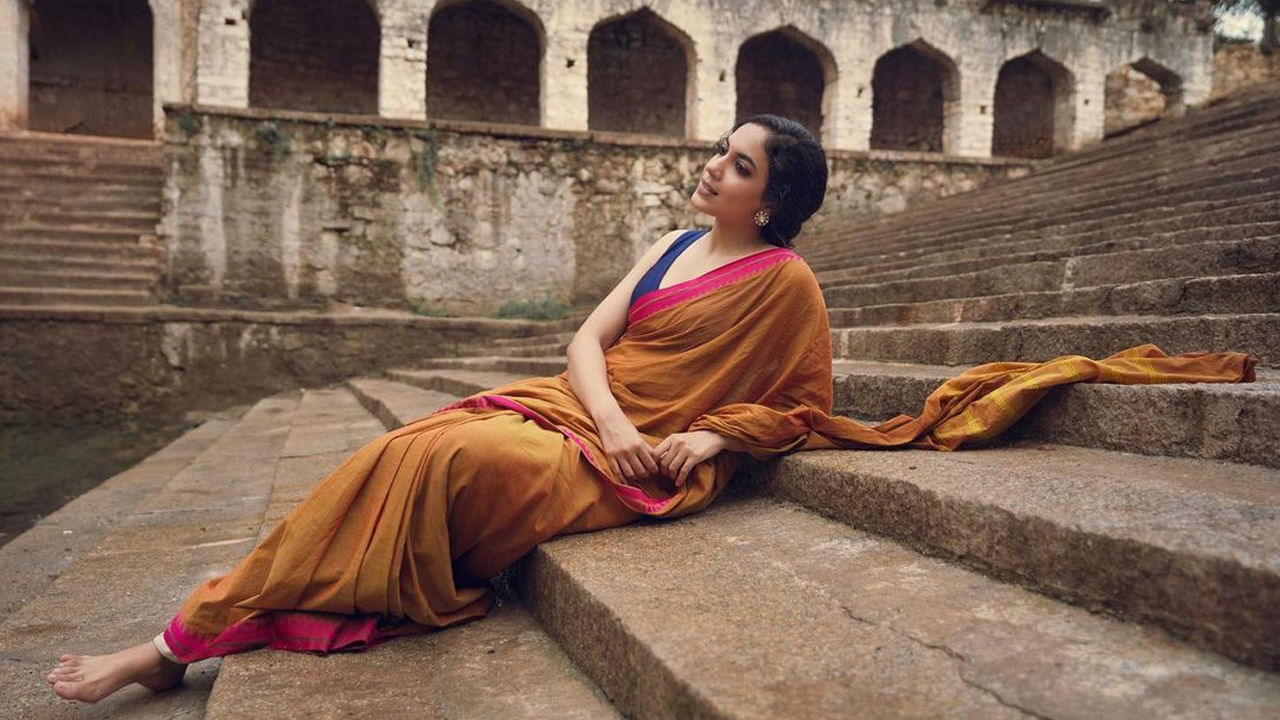 ఎన్టీఆర్ నటించిన బాద్షా సినిమాలో చిన్న పాత్రలో నటించింది ఈ చిన్నది. ఆ తర్వాత హీరోయిన్ గా ఎంట్రీ ఇచ్చింది. 