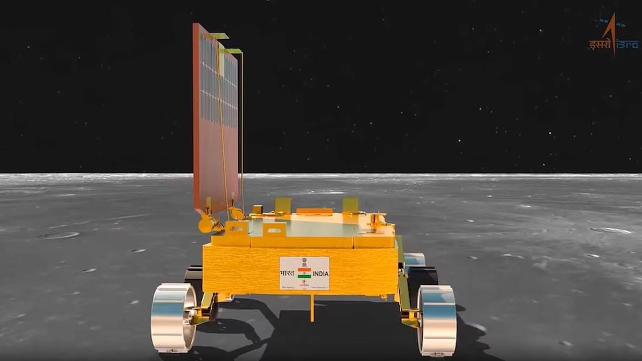 Chandrayaan 3 Rover: చంద్రుడిపై ప్రగ్యాన్‌ రోవర్‌ మూన్‌ వాక్‌.. జాబిల్లి దక్షిణ ధ్రువ రహస్యాల వేటలోప్రగ్యాన్‌..