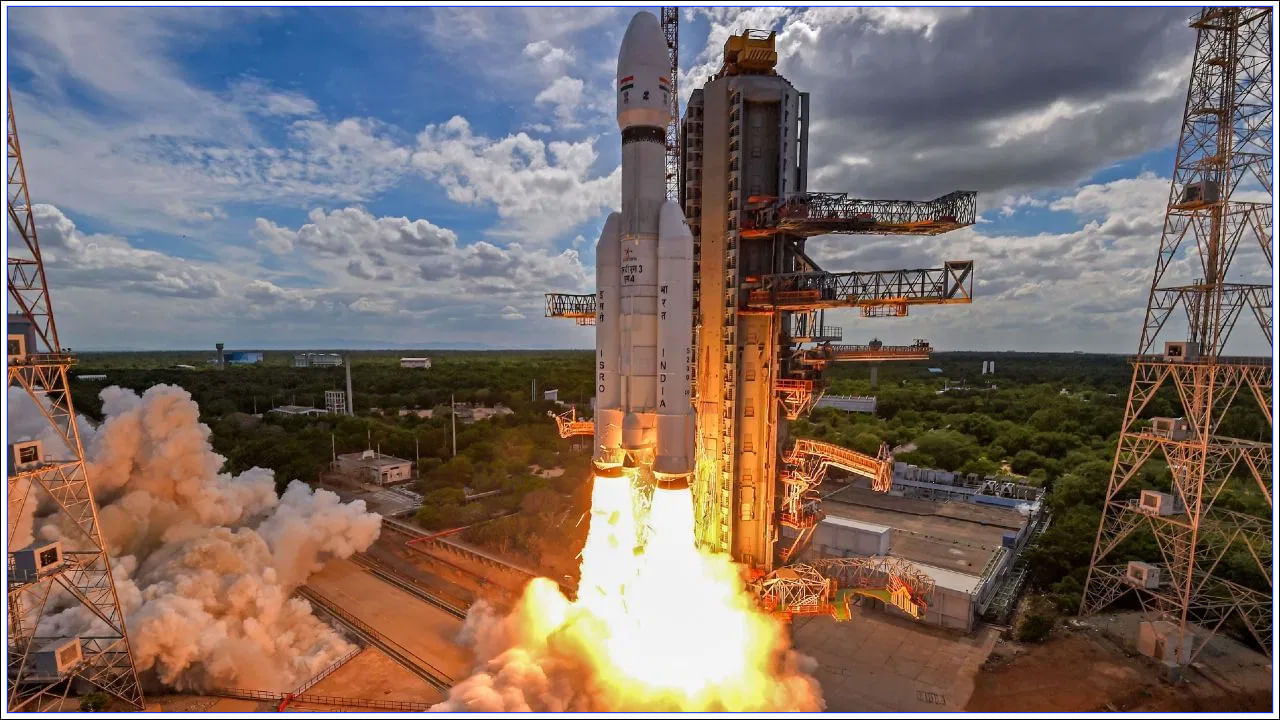 భారత అంతరిక్ష పరిశోధన సంస్థ ఇస్రో (ISRO) చంద్రయాన్-3ని ప్రయోగం చేపట్టింది. ఇప్పుడు రష్యా కూడా తన మిషన్‌ను చంద్రుడిపైకి పంపేందుకు సిద్ధమవుతోంది. ఆగస్టు 11న తమ మిషన్‌ను ప్రారంభించనున్నట్లు రష్యా అధికారులు మీడియా నివేదికల్లో పేర్కొన్నారు. 