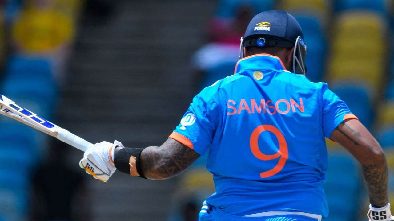 దీంతో టీ20 క్రికెట్‌లో ఈ ఘనత సాధించిన 13వ బ్యాట్స్‌మెన్‌గా సంజూ శాంసన్ నిలిచాడు. ప్రపంచ క్రికెట్‌లో 14,562 టీ20 పరుగులతో క్రిస్ గేల్ మొదటి స్థానంలో ఉన్నాడు.