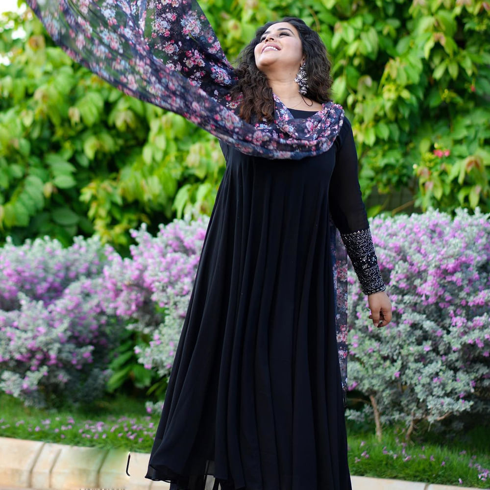 పూర్ణకు హీరోయిన్ అవకాశాలు తగ్గడంతో క్యారెక్టర్ ఆర్టిస్ట్‌గా స్థిరపడ్డారు. అందులో భాగంగా ’సిల్లీ ఫెలోస్’ ‘అఖండ’ ‘దృశ్యం 2’ వంటి చిత్రాల్లో నటించి మెప్పించారు.