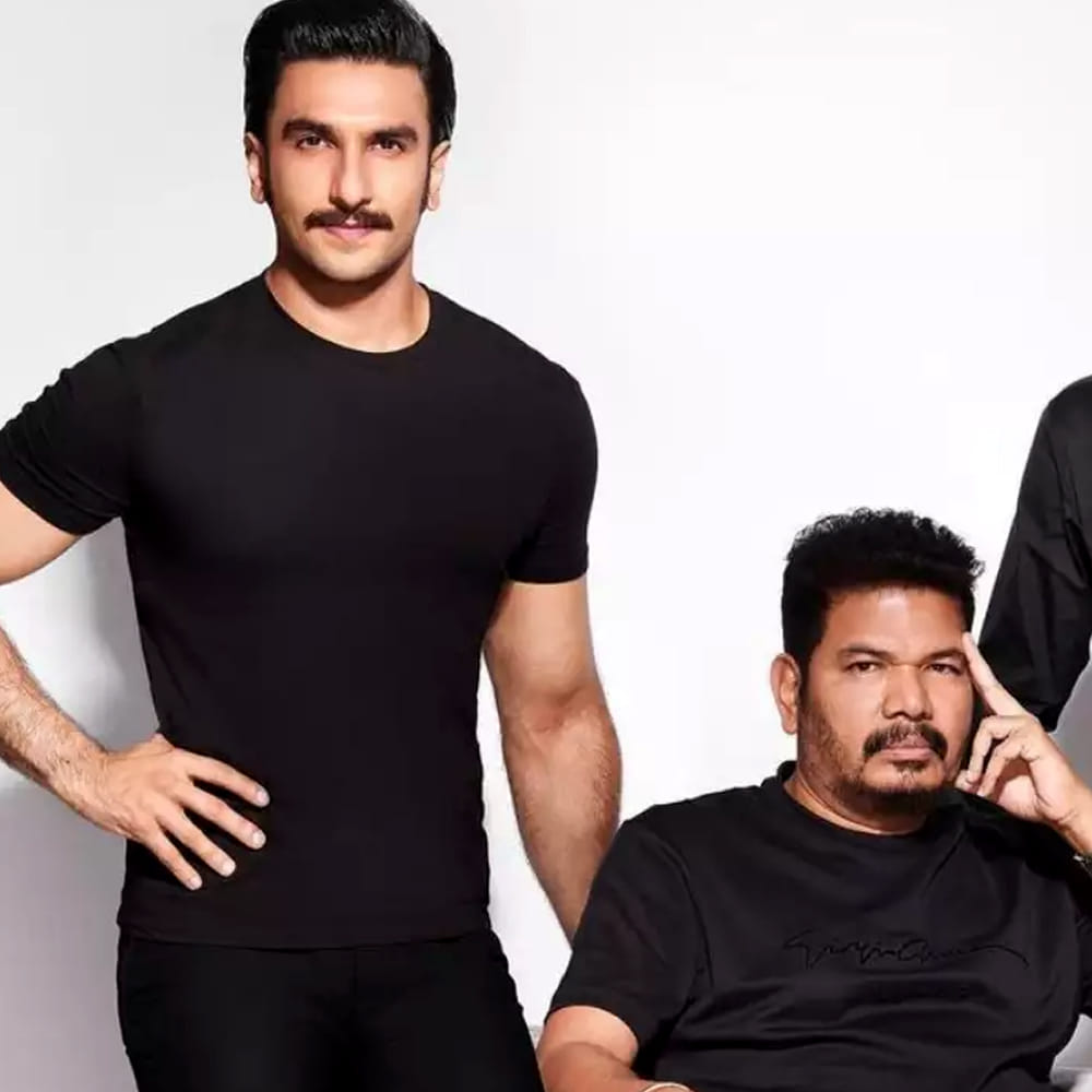 అప్పట్లో రణవీర్‌తో చేయబోయేది రీమేక్‌ కాదన్న టాక్‌ కూడా వినిపించింది. ఓ నవలను సినిమాగా రూపొందించే ప్రయత్నాల్లో ఉన్నారన్న న్యూస్ వైరల్ అయ్యింది. తమిళనాట ఎంతో పాపులర్ అయిన వేల్‌పారీ అనే నవలను రణవీర్ హీరోగా వెండితెర మీదకు తీసుకురాబోతున్నారన్న వార్త ట్రెండ్ అయ్యింది.