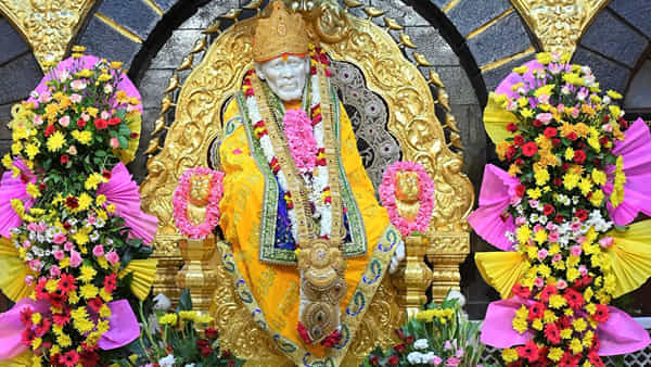 Sai Baba Puja Tips: గురువారం షిరిడీ సాయిబాబును ఇలా పూజించి చూడండి.. అనుగ్రహంతో కష్ట, నష్టాలు దూరం అవుతాయి..