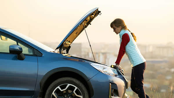 Car Care Tips: మీ కారులో ఈ తేడా కనిపిస్తుందా? అలర్ట్ అవ్వండి.. లేదంటే దారి మధ్యలోనే ఆగిపోయే ఛాన్స్ ఉంది..!