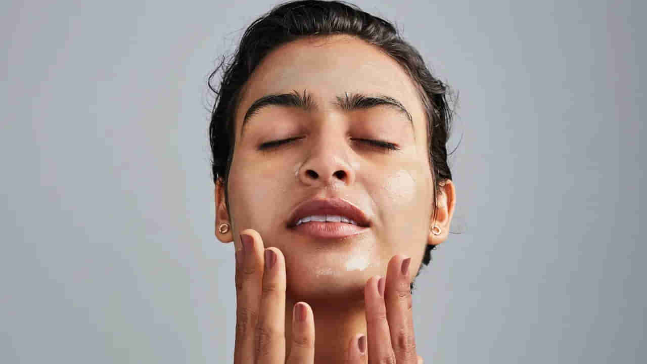 Skin Care: విటమిన్ సి సీరమ్ వాడాలా? వద్దా? అని ఆలోచిస్తున్నారా! అయితే ఈ విషయాలు మీ కోసమే!!