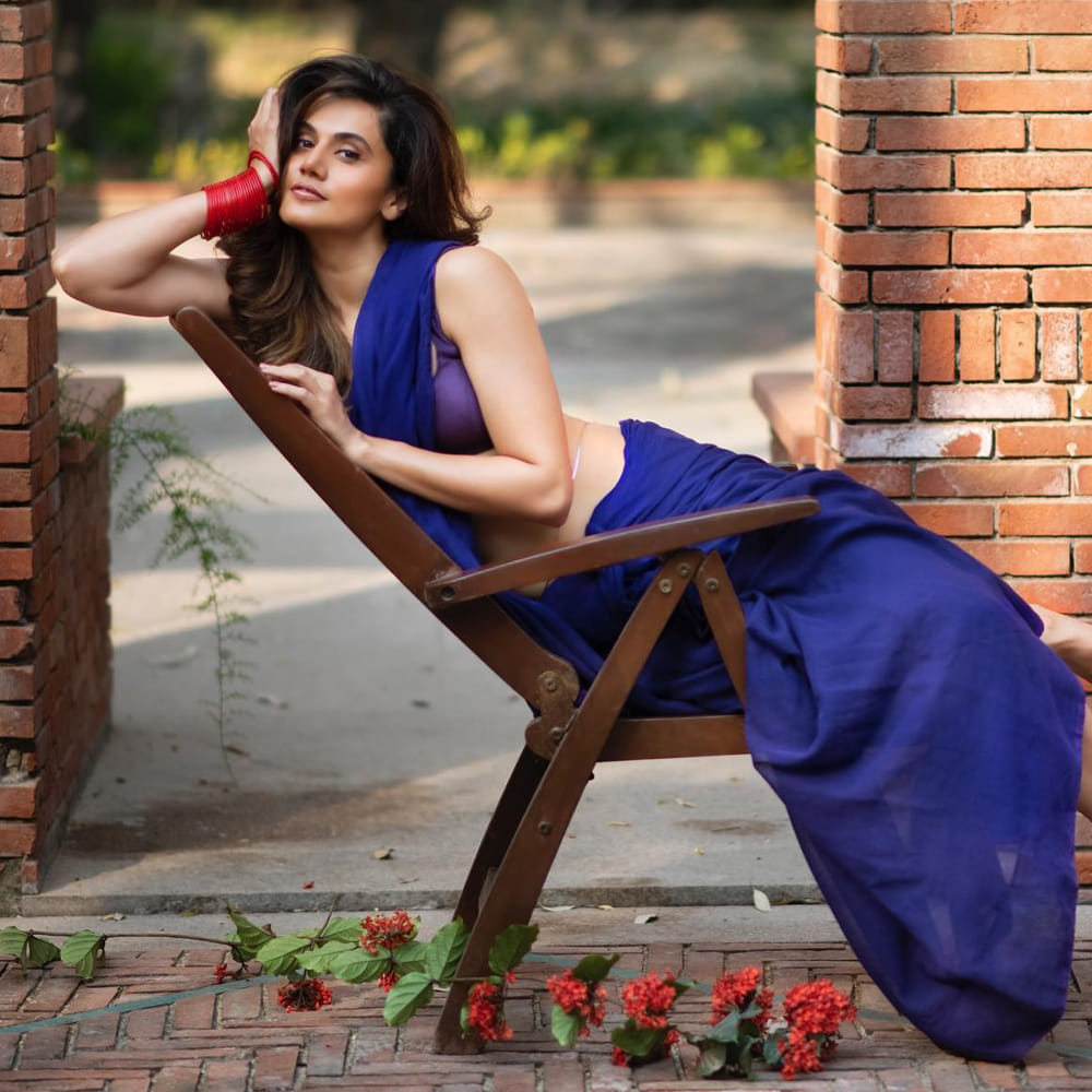 కమర్షియల్‌ సినిమాల్లో హీరోయిన్ల పరిధి  చాలా తక్కువగా ఉంటుందని అన్నారు నటి తాప్సీ. హీరోయిన్ల కేరక్టర్లను కొన్ని సన్నివేశాలకు, పాటలకు మాత్రమే పరిమితం చేస్తారని చెప్పారు. అలాంటప్పుడు ఆ సినిమాల ఫ్లాప్‌లకు హీరోయిన్లు ఎలా కారణమవుతారని ఆమె ప్రశ్నించారు. తన కెరీర్లో ఇలాంటివి చాలా విన్నానని, తర్వాత పట్టించుకోవడం మానేశానని చెప్పారు.