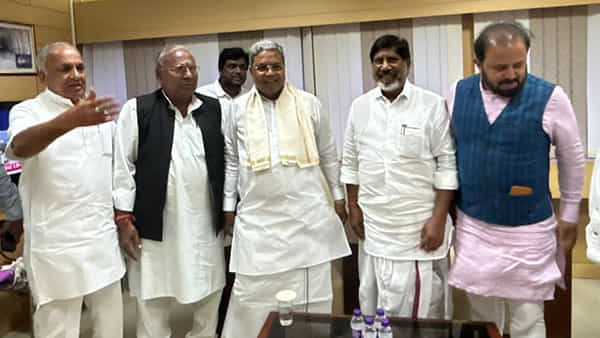 Telangana Congress: దూకుడు పెంచుతున్న తెలంగాణ కాంగ్రెస్.. బీసీ డిక్లరేషన్కి సమాయత్తం..!