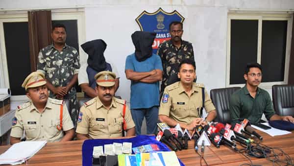 Cyber Crimes: నిరుద్యోగ యువతే వారి లక్ష్యం.. ఉద్యోగాల పేరిట కోట్ల రూపాయలు హాంఫట్! పోలీసుల చెరలో కేటుగాళ్లు