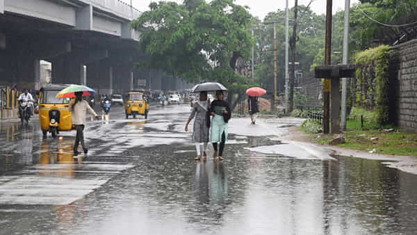Telangana Rain Alert: తెలంగాణకు మళ్లీ భారీ వర్షసూచన.. నేడు, రేపు ఈ జిల్లాల్లో భారీ వర్షాలు కురిసే ఛాన్స్..
