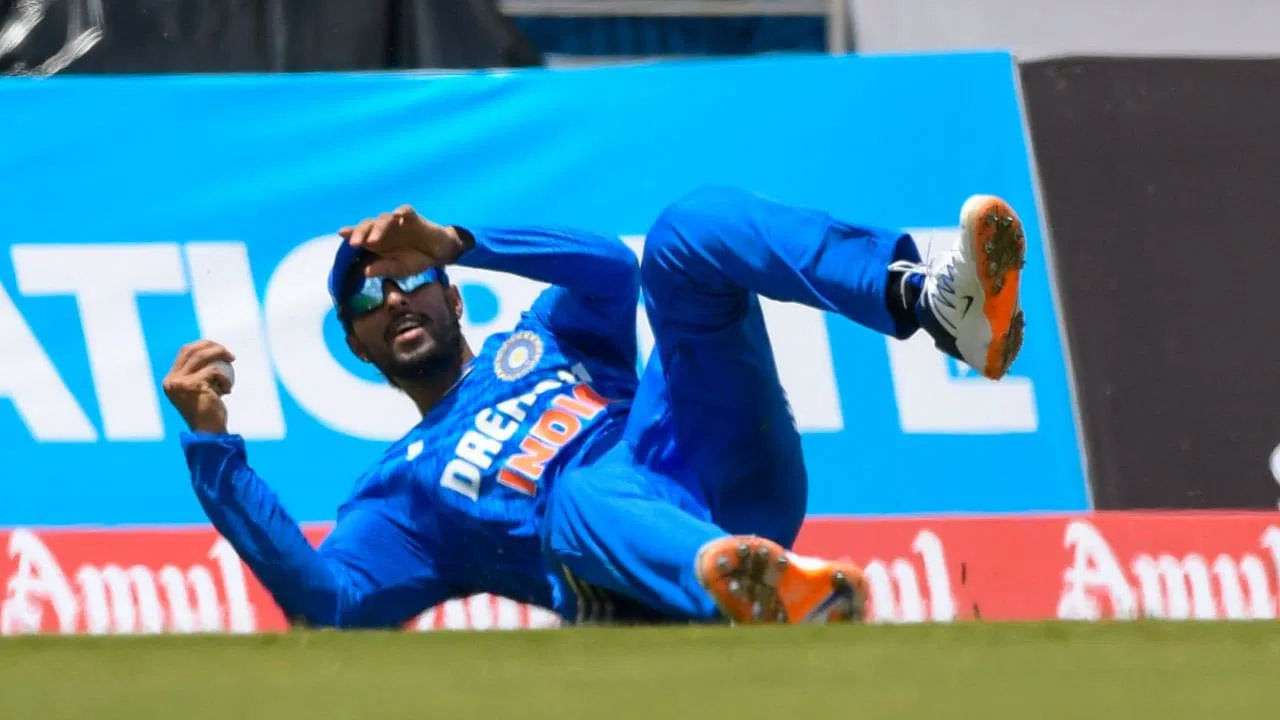 Video: అదిరిపోయే అరంగేట్రం.. తొలి మ్యాచ్లోనే తెలుగబ్బాయ్ రికార్డుల పర్వం.. కళ్లు చెదిరే క్యాచ్లతో స్పెషల్ జాబితాలో చోటు..