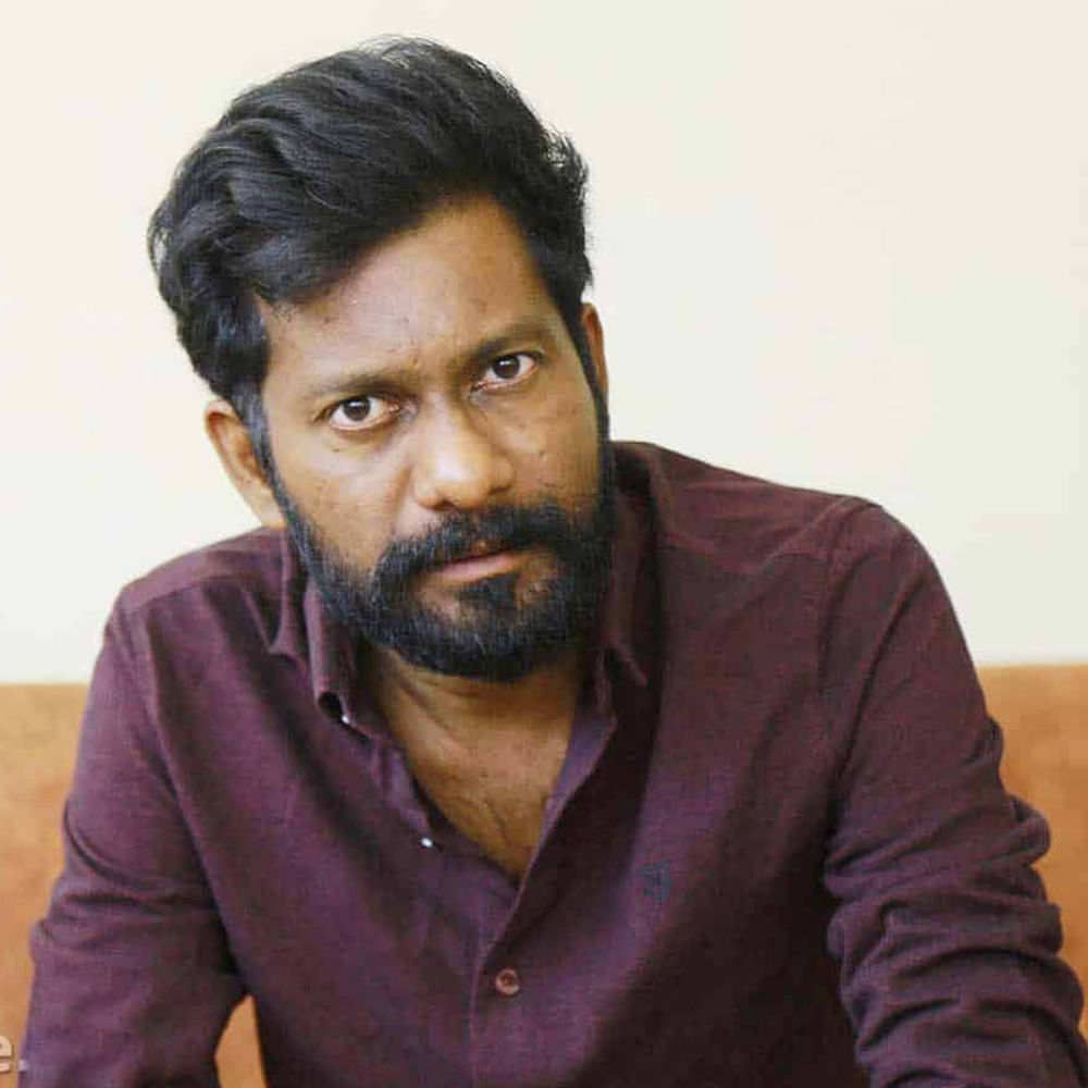 ప్రస్తుతం గేమ్‌ చేంజర్‌లో నటిస్తున్నారు రామ్‌చరణ్‌. త్వరలోనే బుచ్చిబాబు సెట్స్ కి షిఫ్ట్ అవుతారు.  ఈ సినిమాలో చెర్రీ ఉత్తరాంధ్ర యాసలో మాట్లాడుతారట. ప్రస్తుతం డైలాగ్‌ వెర్షన్‌లో బిజీగా ఉన్నారు బుచ్చిబాబు. అప్పుడెప్పుడో ఉప్పెన చేసిన బుచ్చిబాబు ఇన్నాళ్ల తర్వాత ఇప్పుడు మళ్లీ హెక్టిక్‌గా గడుపుతుండటం సో హ్యాపీ అంటున్నారు నెటిజన్లు. 