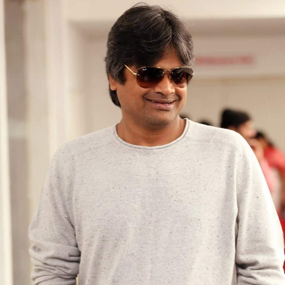 ఎన్నాళ్లుగానో పవన్‌ కల్యాణ్‌ కోసం ఎదురుచూస్తున్నారు హరీష్‌ శంకర్‌. ఇంకో డైరక్టర్‌ అయితే, మధ్యలో చిన్న సినిమాను ప్లాన్‌ చేసుకుని పూర్తి చేసేవాడే. కానీ హరీష్‌ శంకర్‌ మాత్రం ప్రాజెక్ట్ నుంచి డీవియేషన్‌ ఉండకూడదని ఇలా వెయిట్‌ చేస్తున్నారు. ప్రాజెక్ట్ మీద ఆయనకున్న డెడికేషన్‌ చూసి ముచ్చటపడుతున్నారు జనాలు. హరీష్‌ లాంగ్‌ వెయిటింగ్‌కి త్వరలోనే తెరపడుతుంది. 