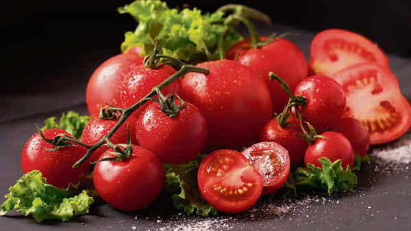 Tomato Price: గవర్నర్ రాజ్ భవన్ మెను నుంచి టమాటా మాయం.. కారణం ఇదే అంటూ కీలక ప్రకటన చేసిన..