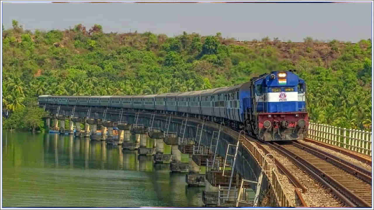 Book Train Tickets: పండుగకు ఇంటికి వెళ్లాలనుకుంటున్నారా? అయితే ముందే టికెట్ బుక్ చేసుకోండి.. లేకుంటే ఇబ్బందులు తప్పవు..