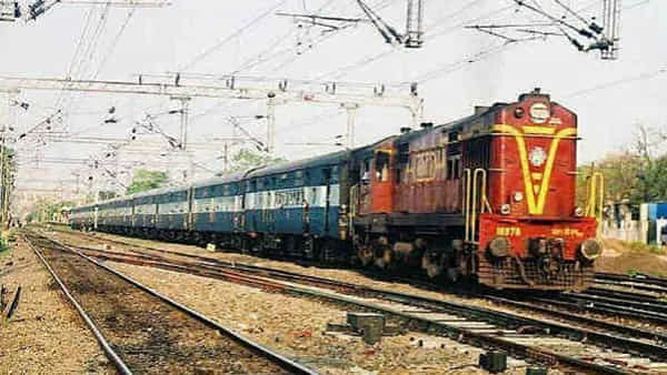 South Central Railway: రైల్వే ప్రయాణికులకు అలర్ట్.. జన్మభూమి, గరీబ్రథ్ సహా 75 రైళ్లు రద్దు.. పూర్తి డీటైల్స్ మీ కోసం..