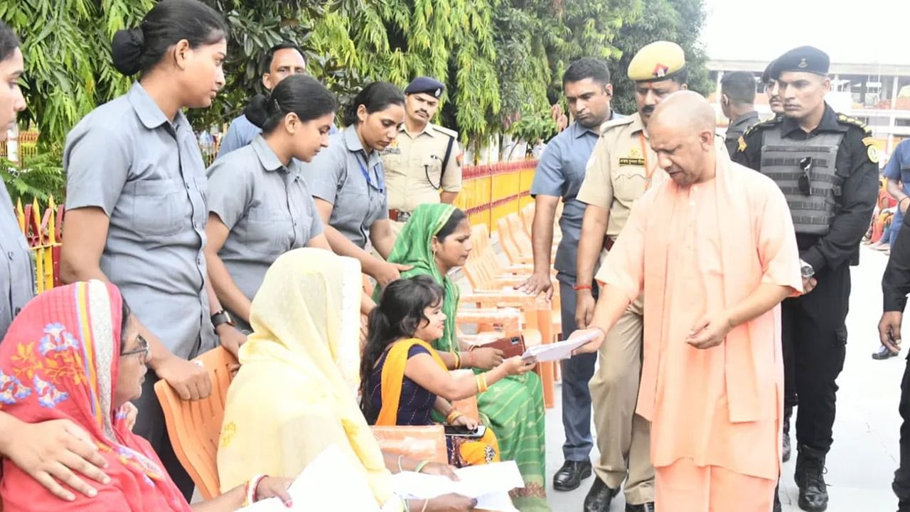 Yogi Adityanath అలాంటి వారిని ఎవ్వరినీ వదిలిపెట్టొద్దు యూపీ సీఎం