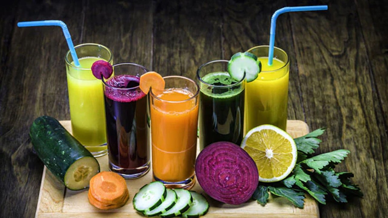 కూరగాయల జ్యూస్: కూరగాయల్లో అవసరమైన పోషకాలు పుష్కలంగా ఉంటాయి. అవి శరీరానికి శక్తినిస్తాయి. పలు రకాల కూరగాయలన్నింటినీ కలిపి జ్యూస్ చేసుకుని తాగడం వల్ల శక్తి లభిస్తుంది. ఇది మిమ్మల్ని ఆరోగ్యంగా ఉంచుతుంది.