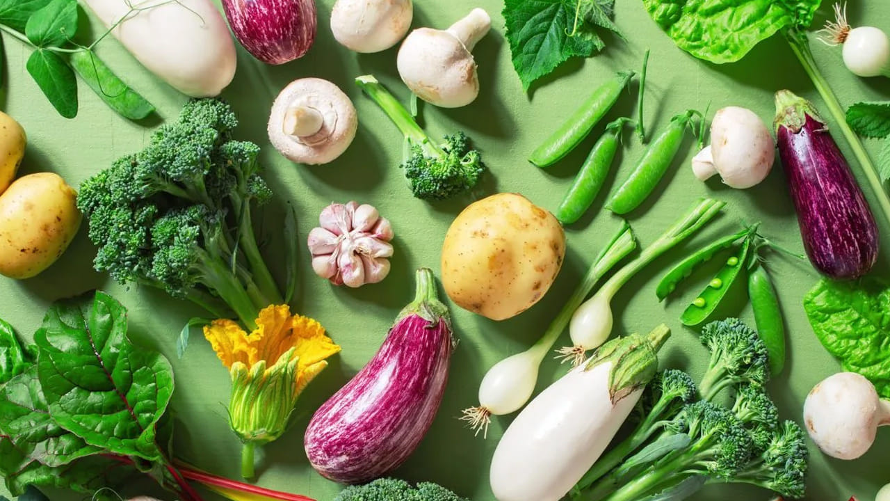 Raw Vegetables ఆరోగ్యం అంటూ పచ్చివి తింటున్నారా.. అయితే వీటిని మాత్రం